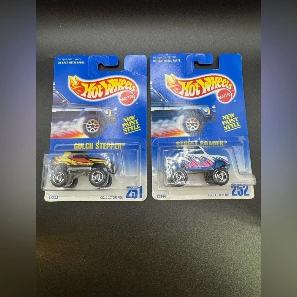 2 NIB Hot Wheels Street Roader #252 And #251 Gulch Stepper HW ‘92 Series